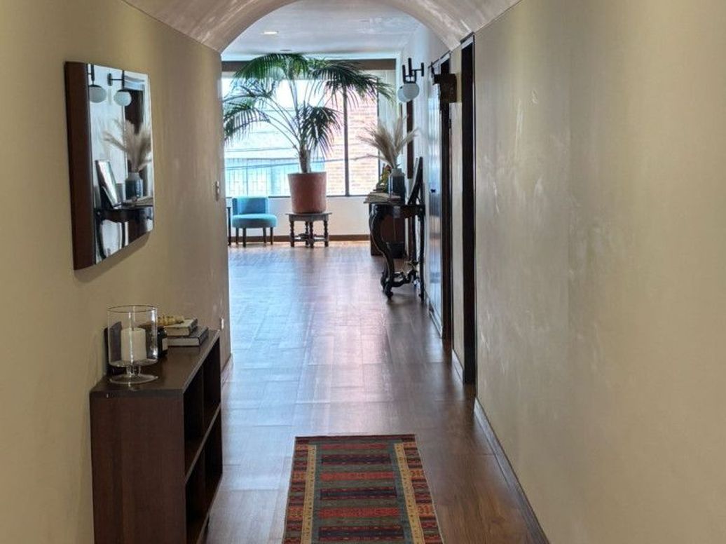 Apartamento de 3 alcobas en venta en Chico, Bogotá, 289 m² · foto 2 de 20