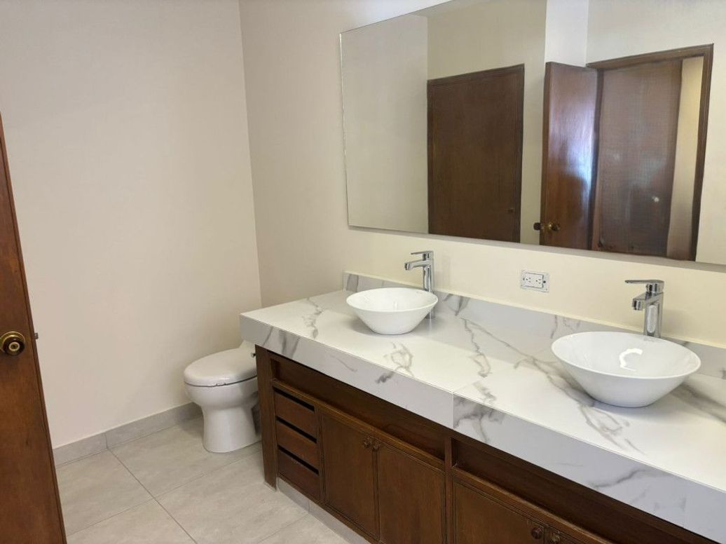 Apartamento de 3 alcobas en venta en Chico, Bogotá, 289 m² · foto 18 de 20