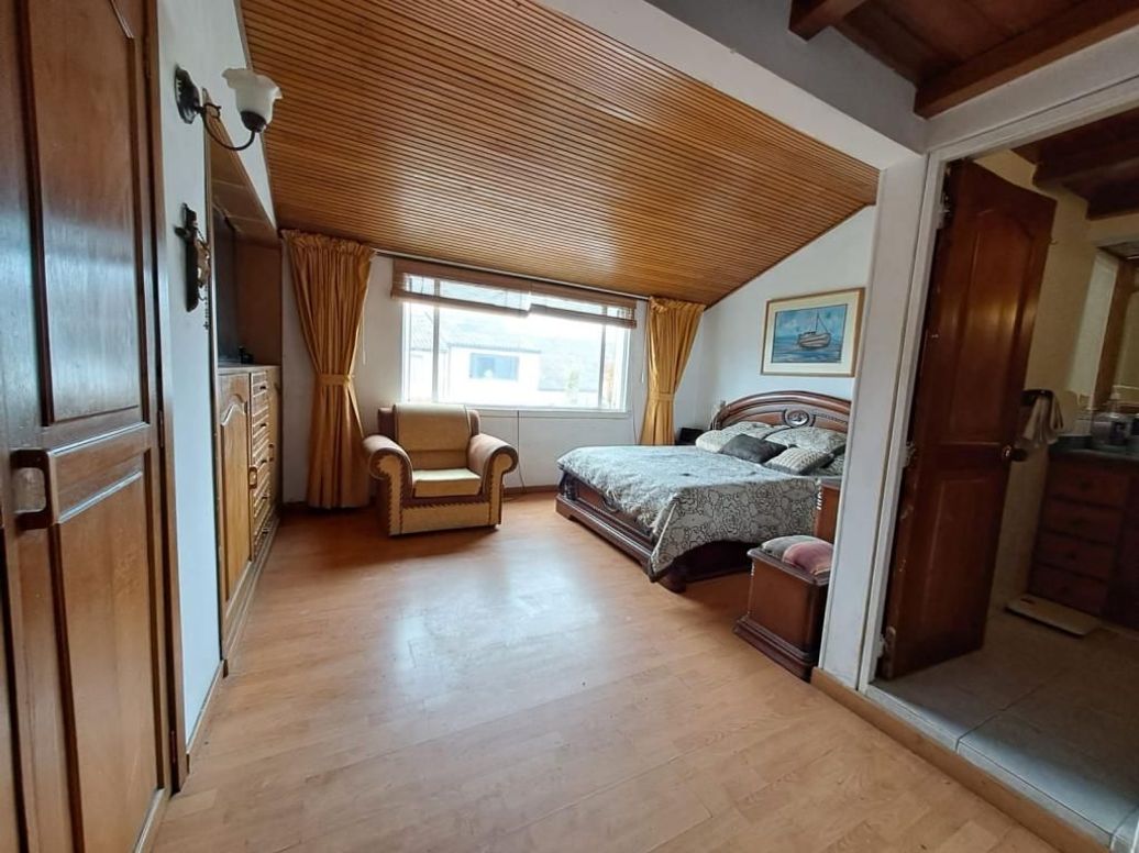 Casa de 6 alcobas en venta en Prado Veraniego Sur, Bogotá, 291 m² · foto 17 de 20