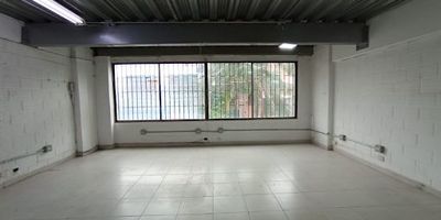 Local comercial en arriendo, ubicado en Belén, área de 154 mts en dos niveles, con energía de 35 KVA, 1 baño y cocineta, por su excelente ubicación y cómodas vías de acceso este es tu inmueble ideal