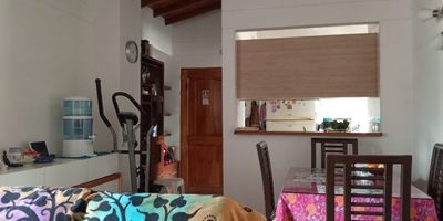 Apartamento exterior en venta cerca a via principal, transporte publico, parque, restaurantes y servicios complementarios. Piso en ceramica, sala comedor, 3 alcobas con baño en la principal, cocina integral abierta tipo americano, balcon y parqueadero lineal cubierto . Edificio con ascensor, Citofonia, vigilancia 24hrs y circuito cerrado de television. *Inmuebles sujetos a verificación de disponibilidad.*