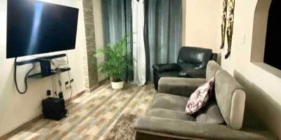 Apartamento en Venta en Unidad Cerrada ubicada en Belmonte cerca a servicios complementarios de la zona, cuenta con sala-comedor, pisos en cerámica, dos habitaciones y un baño, cocina integral meson en granito, estufa y calentador a gas, zona de ropas. La unidad cuenta con parques infantiles, zonas verdes y un parqueadero comunal. Con vigilancia y portería las 24 Hora. *Inmuebles sujetos a verificación de disponibilidad.*