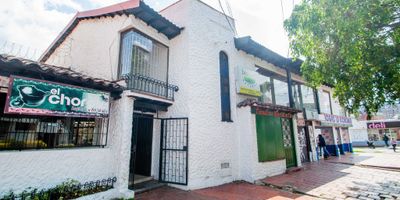 Este encantador local comercial se encuentra estratégicamente ubicado en el vibrante Barrio El Contador. Situado en el segundo piso, este espacio destaca por sus ventanales de piso a techo que ofrecen una extraordinaria iluminación natural durante todo el día. Ideal para emprendedores y negocios que valoran la visibilidad y desean crear un ambiente luminoso y acogedor para sus clientes. Con una distribución versátil, este local se adapta a diversas necesidades comerciales y brinda la oportunidad de aprovechar al máximo su ubicación privilegiada en una zona de alto tránsito. ¡Haz realidad tus sueños empresariales en este local lleno de potencial!