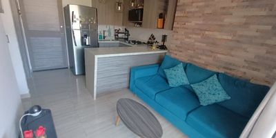 cómodo apartamento ubicado en el sector de bello la Gabriela, nos ofrece una área de 59.33 metros aproximadamente, sala comedor, 2 alcobas,  closet,  1 Vestier, cocina integral, red de gas, balcón, piso en cerámica, parqueadero propio, unidad cerrada con portería las 24 horas, salón social, piscina, turco, sauna, paga una administración de $187.000 mensual, estrato social por definir