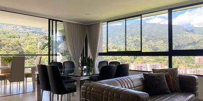 Apartamento en venta en unidad cerrada cerca a rutas de transporte publico, centro comerciales, supermercado, restaurantes y servicios complementarios. Piso en ceramica, sala comedor, 3 alcobas con baño en cada una, cocina integral abierta tipo americano, alcoba y baño de servicio, balcon y parqueaderos lineales cubiertos . Conjunto cerrado, ascensor, piscina, gimnasio, salon social, parque infantil, placa polideportiva, cancha de squash, vigilancia 24 horas y circuito cerrado de tv. Inmuebles sujetos a verificación de disponibilidad.