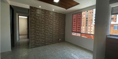 Oportunidad para tener tu inmueble propio o invertir para rentar en Alameda del Río, Barranquilla. Muy cerca del centro comercial Jardín del Río, con vías de acceso rápidas como la Avenida Circunvalar. Las zonas sociales cuentan con salón comunal, bicicletero, gimnasio al aire libre, parque infantil, zonas verdes y parqueaderos comunales. 

El apartamento tiene vista interna hacia la piscina en lado sombra. Consta de sala comedor, cocina integral, zona de labores, tres alcobas, la principal con baño interno y un baño social. Este apartamento es especial por la ubicación en el conjunto Guacamaya y su precio es negociable. No esperes más y llámame para comprarlo!  Las visitas deben ser programadas con cita previa para mejor atención.
