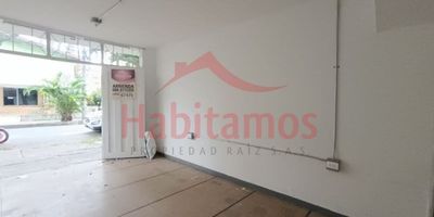 Apartamento con área de 22 M2, piso 1.Este local está situado en una dirección privilegiada, justo cerca a la Carrera 70 y a la estación Estadio del Metro. Cuenta con baño privado para mayor comodidad.En sus alrededores hay una gran concentración de negocios, servicios diversos, caminabilidad, tránsito peatonal constante y varios medios de transporte (autobuses y líneas alimentadoras),ubicado en primer piso lo que le da visibilidad durante gran parte del día.