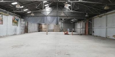 BODEGA en ARRIENDO en CAZUCA, uso industrial de alto impacto, doble altura, 30 KVA, 1000 mtrs de área libre de bodega, pisos de alta resistencia, con acceso por la autopista sur y facilidad de transporte por transmilenio. Contactanos para mayor información