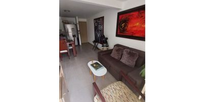 Te presentamos este espectacular apartamento ubicado en la hermosa ciudad de Pereira, en el departamento de Risaralda. Con un área total de 62 M2, este inmueble cuenta con todas las comodidades y espacios que necesitas para vivir en total comodidad y tranquilidad. Además, se encuentra en una de las zonas más cotizadas de la ciudad, rodeado de naturaleza y cerca de todo lo que necesitas. ¡Una oportunidad única para adquirir tu hogar ideal!

En cuanto a sus características internas, este moderno apartamento cuenta con 2 amplias alcobas, perfectas para descansar y relajarse luego de un largo día de trabajo. También cuenta con 2 baños completos, uno de ellos en la habitación principal, lo que te brinda total privacidad y comodidad. Además, cuenta con un garaje para que puedas estacionar tu vehículo de forma segura y cómoda.

Una de las grandes ventajas de este inmueble es que admite mascotas, por lo que no tendrás que dejar de lado a tu compañero de cuatro patas al mudarte. Además, cuenta con todas las facilidades para tu día a día, como agua, gas domiciliario, y un sistema de calentador que te permitirá tener agua caliente en todo momento, sin importar la temporada.

Al entrar a este apartamento, te recibirán sus hermosos espacios llenos de luz natural gracias a sus grandes ventanales y doble ventana, lo que te permitirá disfrutar de una excelente ventilación y ahorro de energía. Además, cuenta con un acogedor balcón donde podrás disfrutar del aire fresco y las vistas de la ciudad.

Este inmueble también cuenta con una cocina integral, equipada con todo lo necesario para preparar tus comidas favoritas. Además, cuenta con un comedor auxiliar para tus comidas rápidas o para disfrutar en familia. Y por si fuera poco, cuenta con espaciosos clósets para que puedas organizar tus pertenencias de manera práctica y eficiente.

En cuanto a sus características externas, este apartamento se encuentra en una moderna urbanización cerrada que te brind