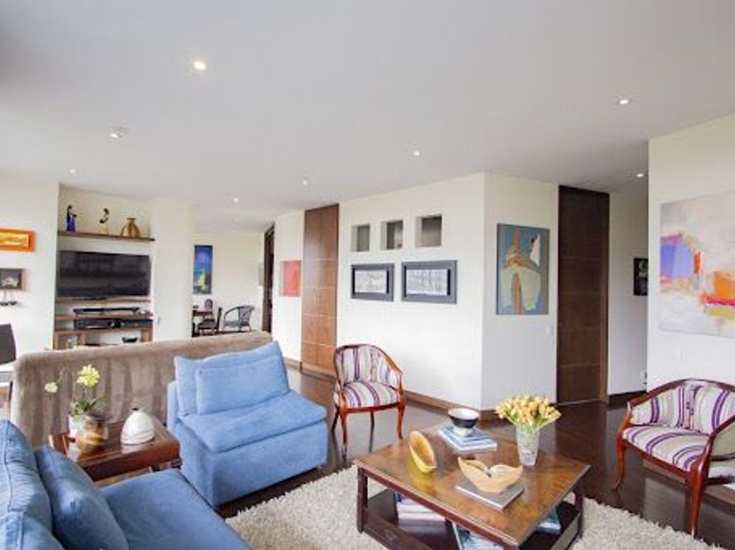Apartamento de 2 alcobas en venta en Chico Oriental, Bogotá, 191 m² · foto 2 de 20