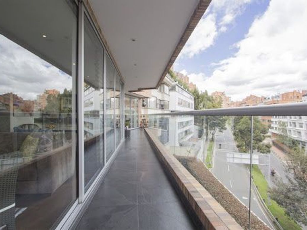 Apartamento de 2 alcobas en venta en Chico Oriental, Bogotá, 191 m² · foto 12 de 20
