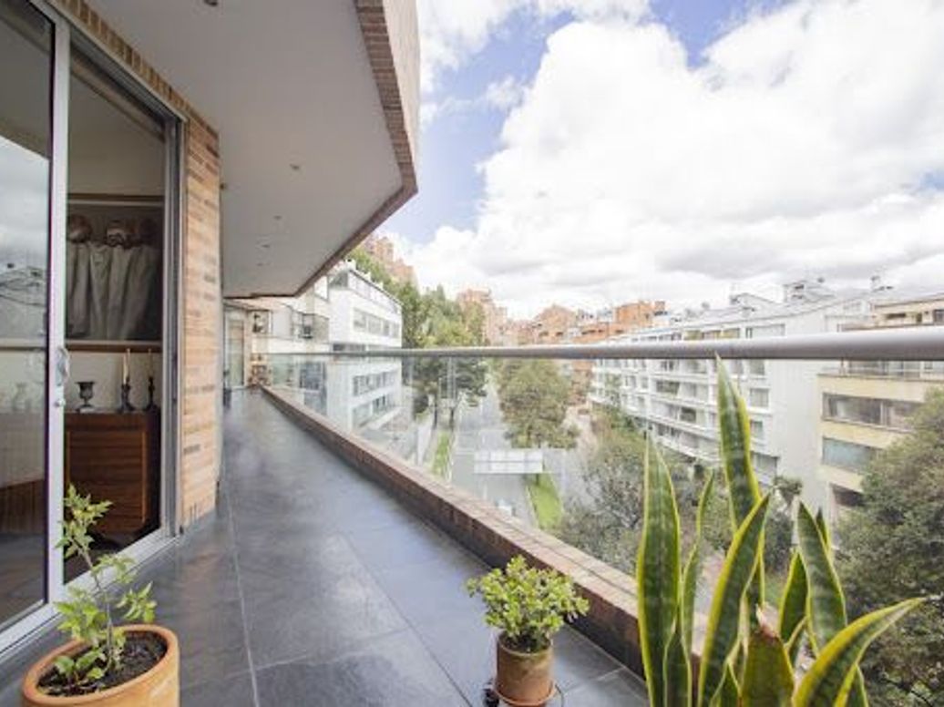 Apartamento de 2 alcobas en venta en Chico Oriental, Bogotá, 191 m² · foto 11 de 20