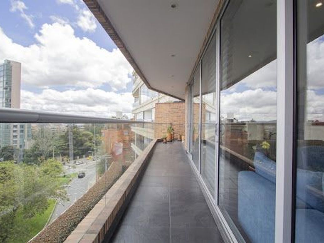 Apartamento de 2 alcobas en venta en Chico Oriental, Bogotá, 191 m² · foto 13 de 20