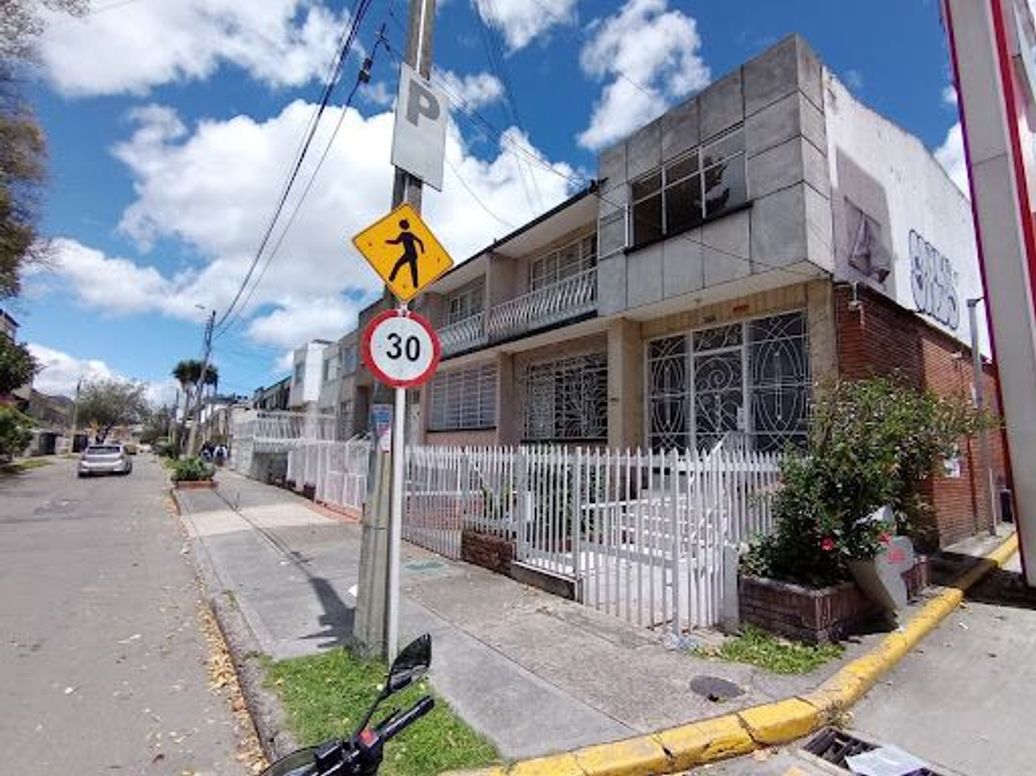 Casa de 4 alcobas en venta en La Soledad, Bogotá, 259 m² · foto 4 de 20