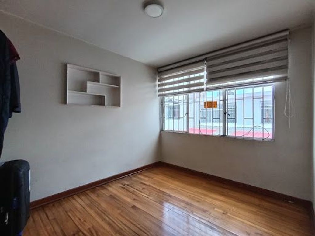 Casa de 4 alcobas en venta en La Soledad, Bogotá, 259 m² · foto 3 de 20
