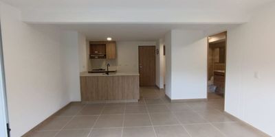 Hermoso apartamento de 75 m2, estrato 4, ubicado en buen sector de camino verde. Arrendado especial para inversionista.
La unidad está ubicada en sector campestre, cuenta con ascensor, portería 24 horas, zonas verdes, salón social, piscina, juegos infantiles, zonas deportivas, shut de basuras y parqueadero de visitantes.