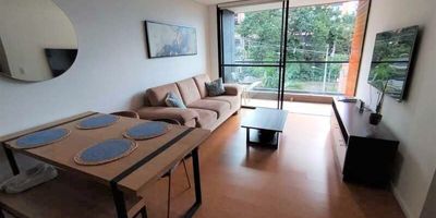 Codigo 22811. Apartamento en arriendo ubicado en Envigado sector Loma de Las BrujasValor de la propiedad amoblado: $6.500.000Vía de acceso por Loma de Las Brujas y cerca a City Plaza.Descripción general: 3 habitaciones, 1 vestier, 2 closet, 1 baño, Salon - comedor, Cocina abierta integral, Biblioteca o estudio, Zona de ropas, Balcón, Parqueadero sencillo, Cuarto útil, Red de gas y Servicios públicos.La unidad cuenta con Portería 24 horas, Lobbie, Parque infantil, Gimnasio, Salón social, Zona de bbq, Piscina para adultos, Piscina para niños, Sauna y Zonas verdes.