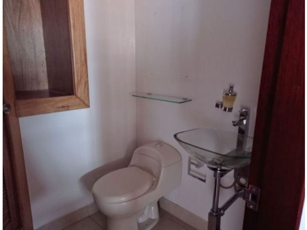 Apartamento de 2 alcobas en venta en Los Rosales, Bogotá, 240 m² · foto 10 de 11