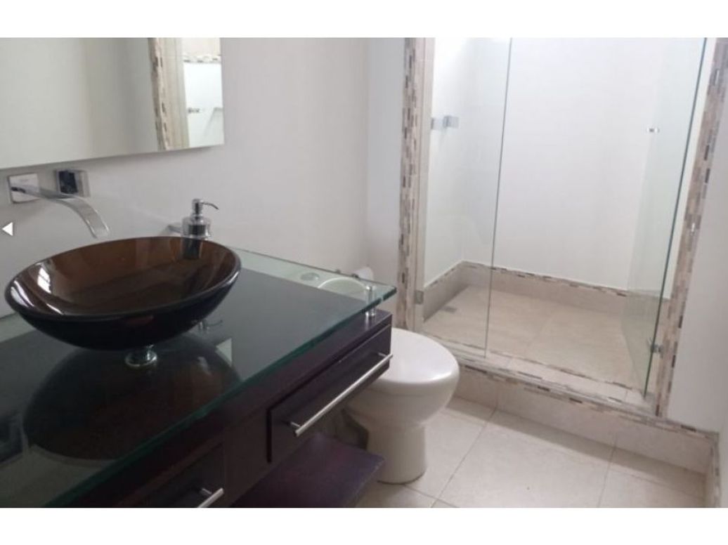 Apartamento de 2 alcobas en venta en Los Rosales, Bogotá, 240 m² · foto 11 de 11