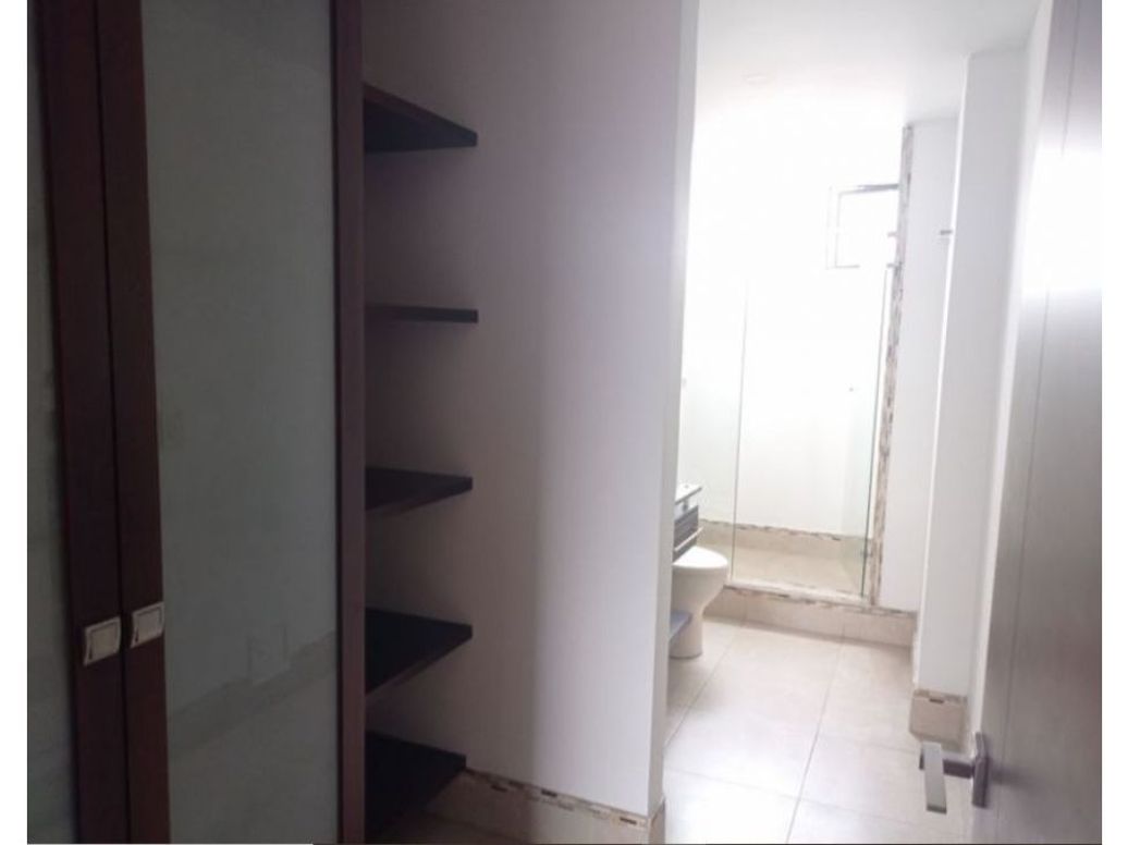 Apartamento de 2 alcobas en venta en Los Rosales, Bogotá, 240 m² · foto 6 de 11