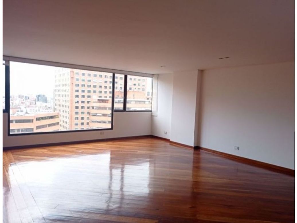 Apartamento de 2 alcobas en venta en Los Rosales, Bogotá, 240 m² · foto 4 de 11