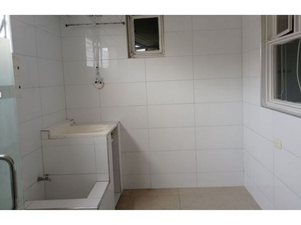 Apartamento de 2 alcobas en venta en Los Rosales, Bogotá, 240 m² · foto 9 de 11
