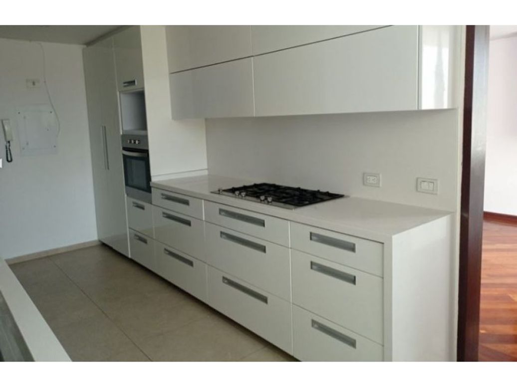 Apartamento de 2 alcobas en venta en Los Rosales, Bogotá, 240 m² · foto 7 de 11