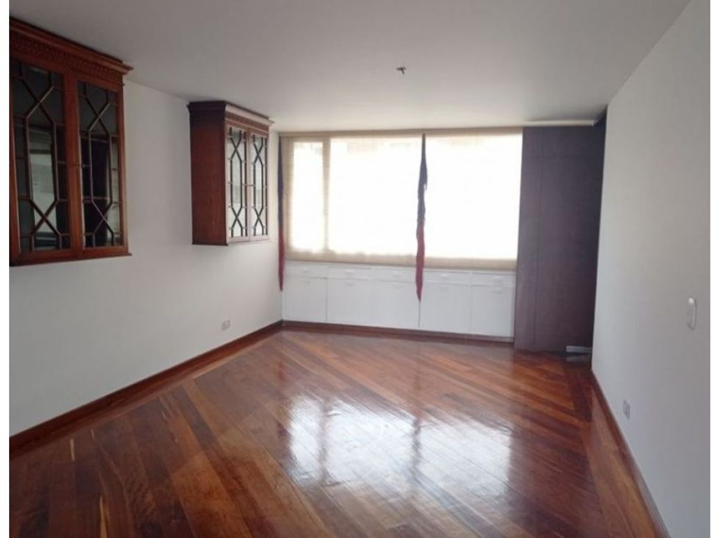Apartamento de 2 alcobas en venta en Los Rosales, Bogotá, 240 m² · foto 5 de 11
