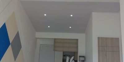 Excelente Apartamento  quinto piso con ascensor , buena ubicación , Techos altos con aislamiento, Sala comedor , cocina integral, estudio , dos habitaciones, habitación principal con baño y vestier , baño Para la otra habitación , balcón pequeño  , calentador,el conjunto residencial cuenta con piscina adultos y niños , gimnasio, salón social, Baños, zona infantil , parqueaderos de visitantes. No mascotas. Nota el valor del canon puede variar respecto del costo de la administración , teniendo en cuenta el incremento de la cuota de administración que es definido por la asamblea de copropietarios.