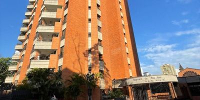 Excelente apartamento en venta, Ubicado cerca al Ccentro Comercial  Centenario, supermercado Cañaveral, clinica Sebastian de Belalcazar,sus caracteristicas: sala, comedor, estudio, balcon con linda vista,baño social remodelado,alcoba principal con baño, vestier y aire acondicionado, 2 alcobas secundarias con aire acondicionado, cuarto de empleada con baño,cocina integral, zona de oficios, 2 garages cubiertos , la unidad cuenta con,parqueadero para visitantes,cubierto,,salon social, piscina climatizada, zona humeda, juegos para niños,la unidad cuenta con planta electrica para todos los apartamentos y zonas comunes, tanques de reserva de agua. CONTACTO 3163225751