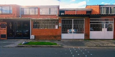 Descubre esta hermosa casa en arriendo ubicada en el barrio Patria. Esta casa tiene opción de ser arrendada para Oficina o para vivienda según la necesidad, Cuenta con dos niveles ene l primer queda Garaje cubierto, Sala, Comedor independiente, cocina integral, zona de lavanderia con patio descubierto y un baño, En el segundo piso  Con 3 amplias habitaciones y 1 baño completo, este hogar ofrece comodidad y privacidad para ti y tu familia. Con 150 metros cuadrados de espacio, cada rincón ha sido cuidadosamente diseñado para brindar confort y elegancia. Todo esto por tan solo $4,500,000 Vivienda y $5.500.000 para oficina . No pierdas la oportunidad de vivir en este lugar único. ¡Contáctanos para más información!