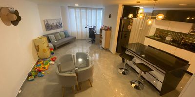 Apartamento en Venta en unidad cerrada en la Elvira cerca a la avenida 30 de agosto, supermercados de cadena, universidades, rutas de transportes, tres habitaciones y dos baños, sala-comedor, estufa y calentador a gas, cocina integral mesón en mármol y zona de ropas. La unidad cuenta con ascensor, piscina, salon comunal, sauna/turco, zonas verdes, un parqueadero cubierto y planta eléctrica. Ademas con circuito cerrado de tv, vigilancia las 24 horas. *Inmuebles sujetos a verificación de disponibilidad.*