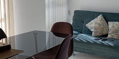 Apartamento en Venta en unidad cerrada en condina cerca a supermercados de cadena,  centros comerciales, rutas de transporte publico y servicios complementarios, cuenta con tres habitaciones y dos baños, sala-comedor, hall de alcobas, estufa y calentador a gas, cocina integral mesón en granito,  zona de ropas. La unidad cuenta con piscina, gimnasio, salón comunal, parques infantiles y placa polideportiva. un parqueadero descubierto, portería y vigilancia las 24 Horas. *Inmuebles sujetos a verificación de disponibilidad.*