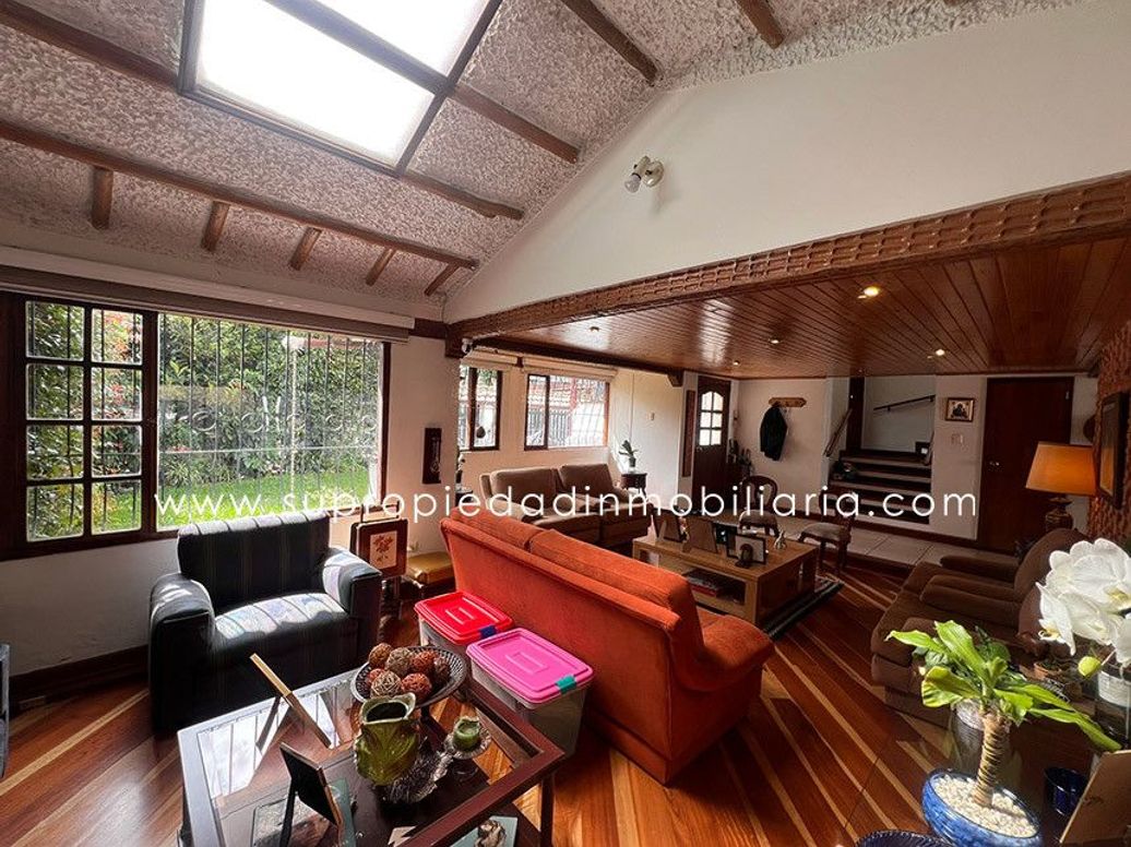 Casa de 5 alcobas en venta en Pasadena, Bogotá, 300 m² · foto 3 de 20