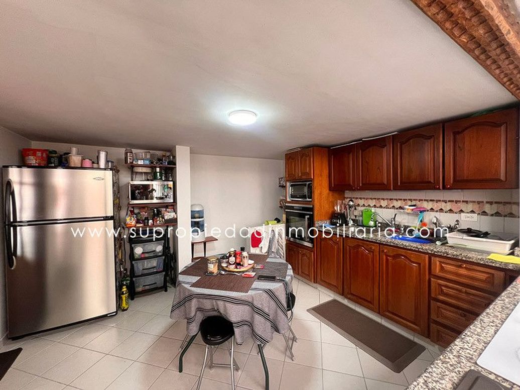 Casa de 5 alcobas en venta en Pasadena, Bogotá, 300 m² · foto 9 de 20