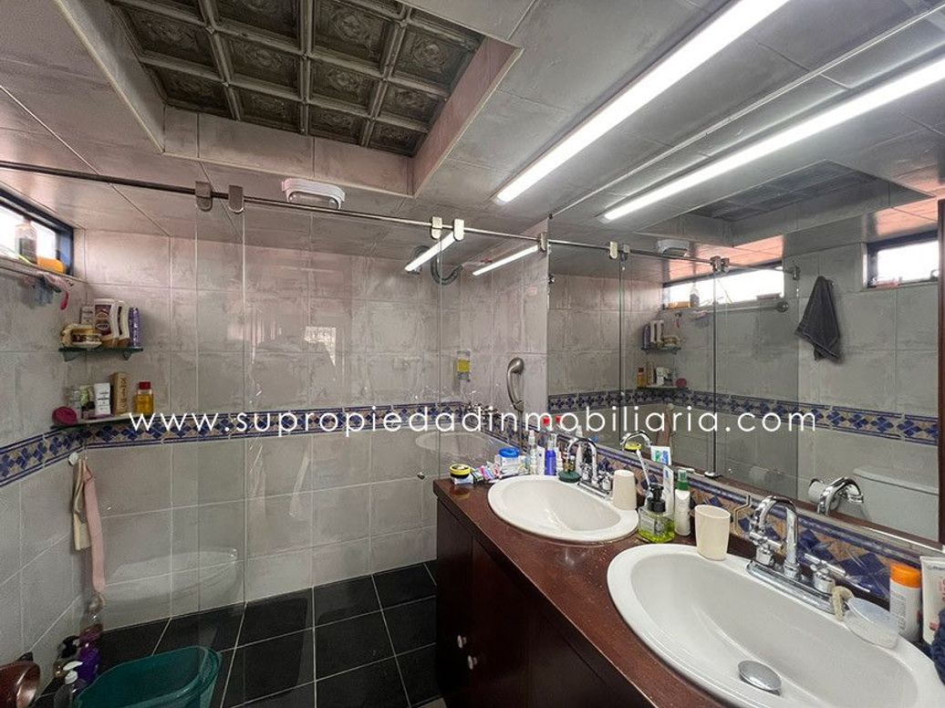Casa de 5 alcobas en venta en Pasadena, Bogotá, 300 m² · foto 15 de 20