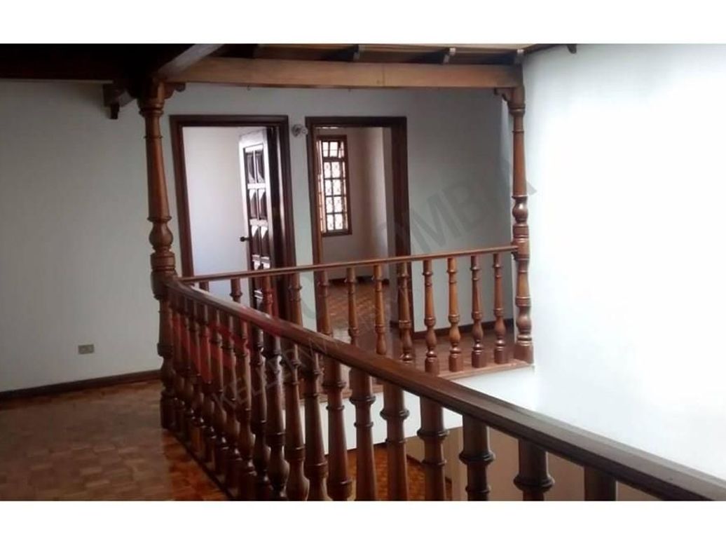 Casa de 4 alcobas en venta en Nueva Autopista, Bogotá, 274 m² · foto 3 de 13
