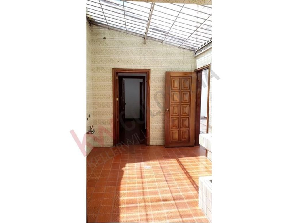 Casa de 4 alcobas en venta en Nueva Autopista, Bogotá, 274 m² · foto 2 de 13