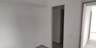 Apartamento ubicado en el municipio de Marinilla, rodeado de naturaleza, la unidad cuenta con zona de coworking, lobby, zona de mascota. cerca al parque principal buenas vias de acceso. 