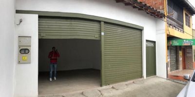 LOTE COMERCIAL DISPONIBLE PARA LA VENTA, ¡EXCELENTE OPCIÓN DE COMPRA! 

Lote ubicado en la calle principal del alto de la capilla, Rionegro Antioquia, barrio Belchite. Uso de suelos comerciales para primer piso, residencial para segundo y tercero proyectado a sector turístico.

 

 Área 191 metros (7 mts de frente por 36 de fondo aproximadamente). Precio 600.000.000 (50% en efectivo y el otro 50% negociables).

 

Si deseas visitarlos no dudes en contactarnos, también te brindaremos más información y asesoría. 

 
