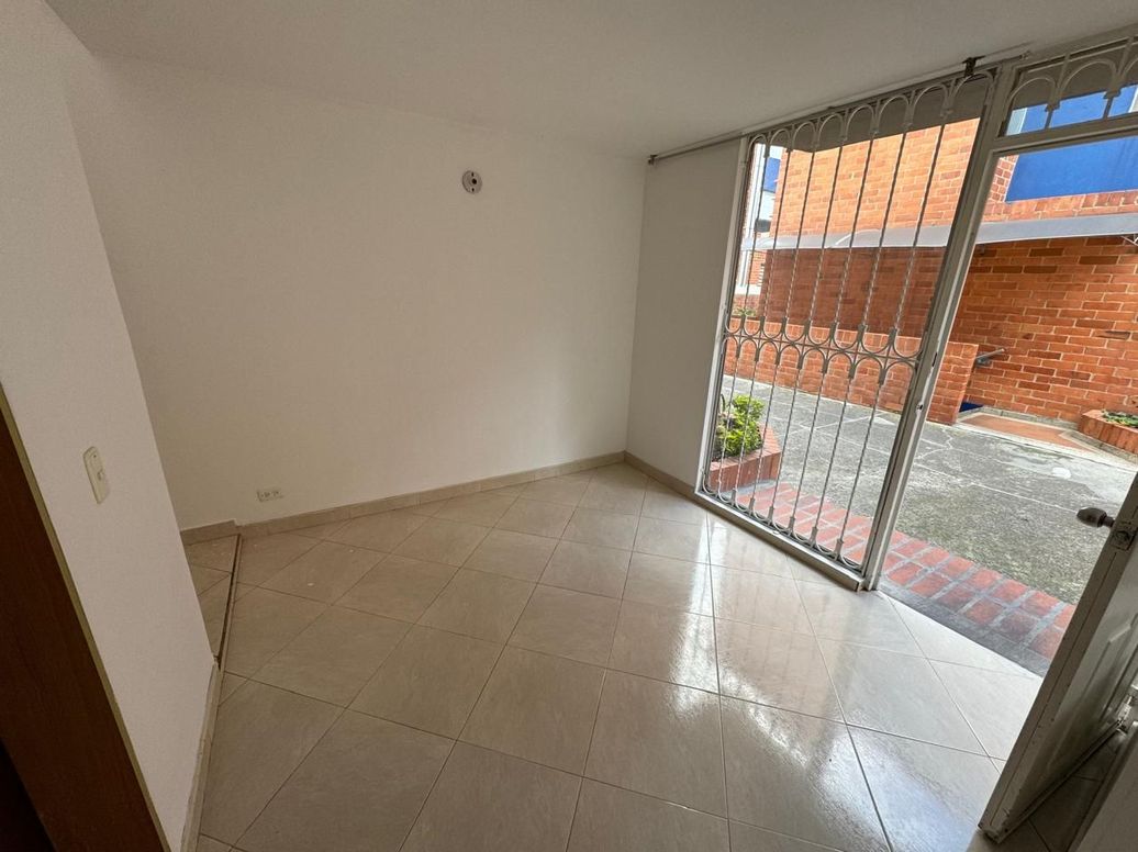 Casa de 3 alcobas en arriendo en Cjr Quintas De Aranjuez Primera Etapa, Bogotá, 99 m² · foto 2 de 14
