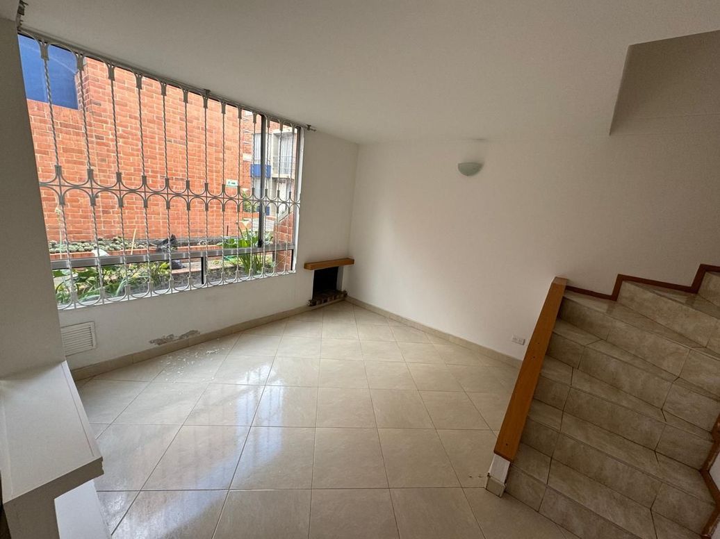Casa de 3 alcobas en arriendo en Cjr Quintas De Aranjuez Primera Etapa, Bogotá, 99 m² · foto 3 de 14