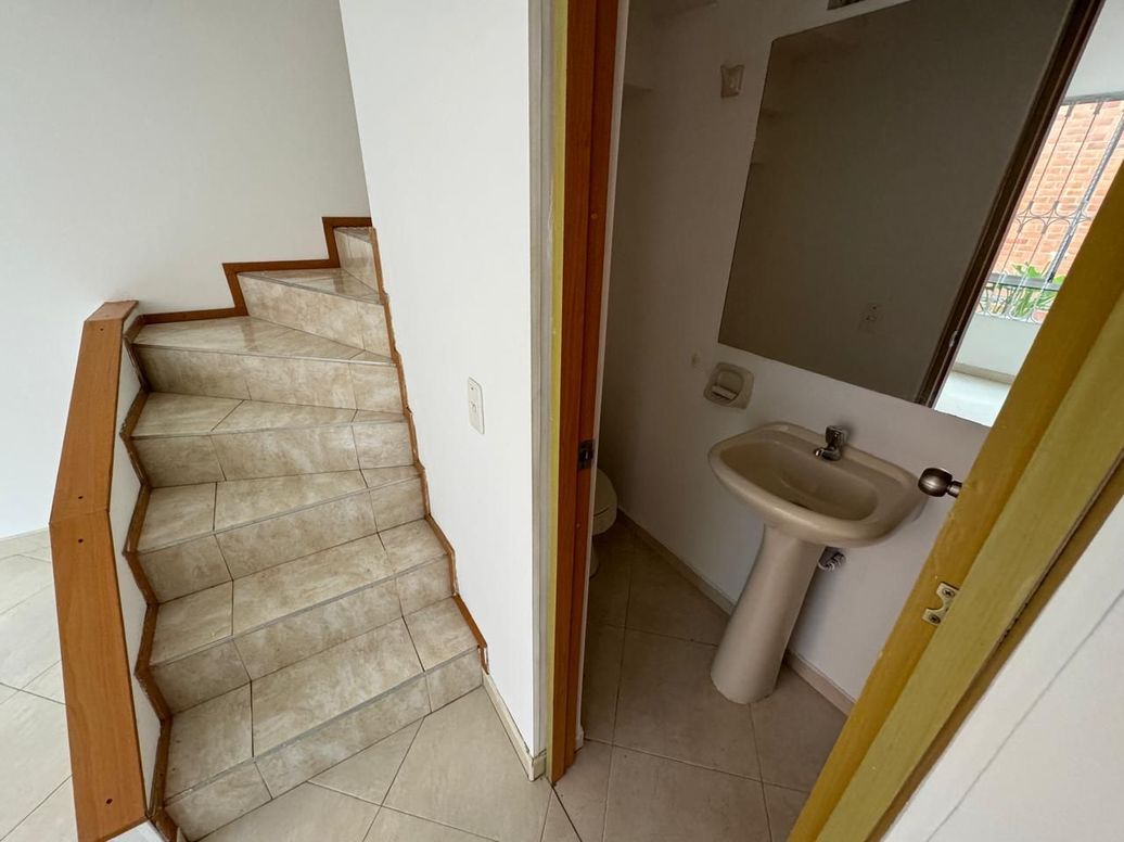 Casa de 3 alcobas en arriendo en Cjr Quintas De Aranjuez Primera Etapa, Bogotá, 99 m² · foto 4 de 14