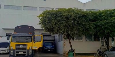 Amplia bodega en venta en Barranquilla, Atlántico. Esta propiedad industrial y de almacenamiento, ubicada en el barrio Barranquilla, ofrece 1134 m² construidos y privados. Dispone de 4 baños y cuenta con vigilancia para mayor seguridad. Es ideal para diversos usos, con 14 años de antigüedad. Para conocer esta bodega en Barranquilla, contacte por whatsapp, quiero que me contacten o ver teléfonos.