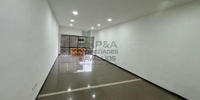 Te presentamos una bodega de 800m2, distribuida en 2 niveles en  La Estrella, en uno de los barrios con mayor dinamismo comercial de la zona.