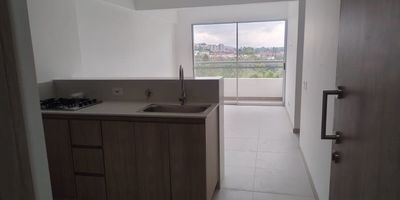 ¡Descubre tu nuevo hogar en la ciudad de Marinilla!



Te presentamos este acogedor apartamento de 55m2, ubicado en el tranquilo barrio Vereda Campo Alegre de Marinilla. Cuenta con 3 amplias alcobas, 2 cómodos closets, sala comedor integrada y una cocina integral mixta totalmente equipada.

 


Disfruta de la comodidad de tener parqueadero propio cubierto, ascensor, áreas verdes y juegos infantiles. Además, podrás moverte fácilmente gracias a que se encuentra cerca de colegios, rutas del transporte público y diferentes zonas comerciales.




Sus acabados en cerámica, calentador de agua, citófono y balcón con mirador, hacen de este apartamento un hogar completo y confortable. Únete a la vibrante comunidad de Vereda Campo Alegre en Marinilla.




¡No dejes pasar esta oportunidad apartamento completamente nuevo a estrenar se dijo...