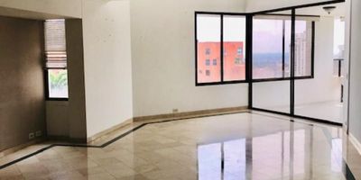 HERMOSO APARTAMENTO EN NIVELES, EN BARRIO TRADICIONAL DEL OESTE CON UNA VISTA ESPECTACULAR DESDE SUS AMPLIOS BALCONES, AMPLIOS ESPACIOS, 4  HABITACIONES TODAS CON BAÑO Y VESTIER, SALA, COMEDOR, FAMILY ROOM, BAÑO SOCIAL, COCINA MUY AMPLIA CON HORNO Y CAMPANA, DESPENSA, HALL, ESTUDIO, PISOS DE MÁRMOL, CUARTO DEL SERVICIO CON BAÑO, ZONA DE OFICIO, DEPÓSITO Y 2 GARAJES CUBIERTOS. EL EDIFICIO CUENTA CON PISCINA, GYM, PLANTA ELÉCTRICA, VIGILANCIA 24/7. JM INMOBILIARIA 6610000 CELULAR 3153396536 - 3009121380.