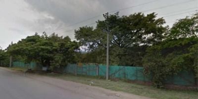 LOTE DE 70.000 M2 UBICADO EN LA ZONA INDUSTRIAL DE YUMBO, DONDE SEGÚN EL POT DEL MUNICIPIO SE CONTEMPLAN LOS SIGUIENTES USOS: USO PRINCIPAL: INDUSTRIA DE BAJO IMPACTO, CON MEDIANO Y BAJO CONSUMO DE AGUA, COMERCIO INDUSTRIAL Y SERVICIOS. USOS COMPATIBLES: BODEGAJE, ALMACENAJE, RECREACIÓN, MOTELES, RESTAURANTES. VISTA CALLE 15 SENTIDO NORTE SUR. VISTA FRENTE SOBRE CALLE 15 VISTA DE FRENTE DEL PREDIO. VISTA CALLE 15 SENTIDO SUR NORTE. POTRERITO.