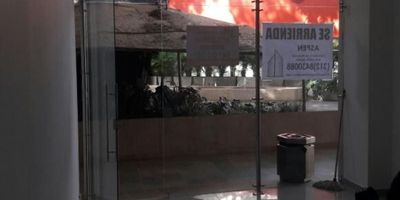 EXCELENTE LOCAL PARA COMIDA GOURMET, CON VITRINA EN LA PARTE NUEVA DE UNICENTRO CON BAÑO, MEZANINE, AIRE ACONDICIONADO, 1 BAÑO, EXCELENTE UBICACIÓN, ILUMINADO, VIGILANCIA, PLAZOLETA DE COMIDAS. CANON MAS IVA MAS ADMINISTRACION.