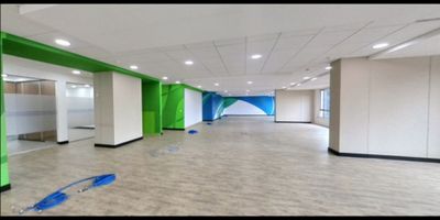 Area 1234, arriendo oficina, cuarto piso, oficinas cerradas, amplios espacios abiertos, sala de juntas, cocina, un baño, 25 parqueaderos, baterias de baños en el piso, oficina en pleno corazon financiero, canon de arrendamiento mas admisnitracion, apts - c- dos 

 

 

 

 
